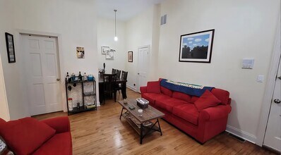 2130 W Chicago Ave, Unit 1R in Chicago, IL - Building Photo - Building Photo