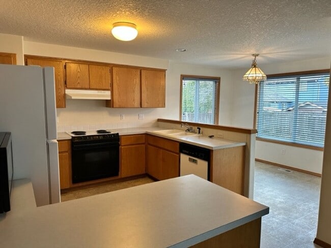 6707 SE Wrenfield St in Hillsboro, OR - Building Photo - Building Photo