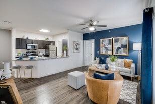 Ventana Plum Creek in Kyle, TX - Building Photo