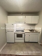 Parkrose Terrace in Portland, OR - Building Photo - Building Photo