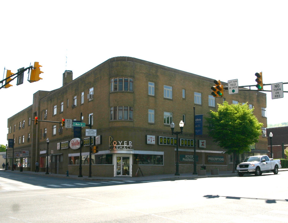 Royer Building in Ephrata, PA - Building Photo