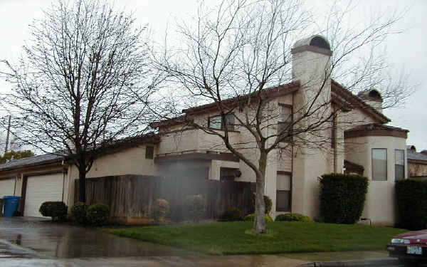 3670-3674 Tuscany Pl in Turlock, CA - Foto de edificio - Building Photo