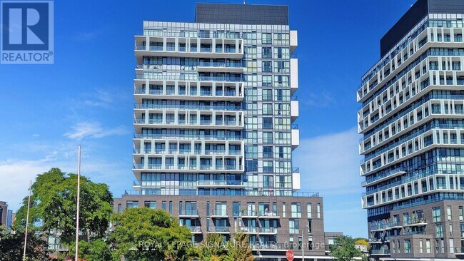 128 Fairview Mall Dr in Toronto, ON - Building Photo - Building Photo