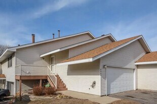 8004 Timber Lake Dr in Eden Prairie, MN - Building Photo