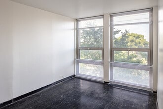 Southland Village in Chicago, IL - Foto de edificio - Building Photo