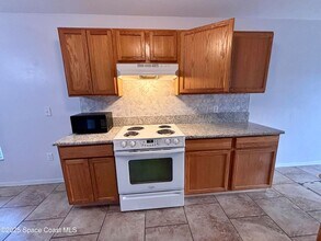 1064 Helena Ave NW in Palm Bay, FL - Building Photo - Building Photo