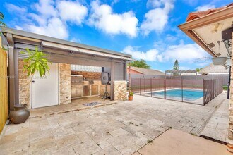 4225 SW 33rd St in Miami, FL - Building Photo - Building Photo