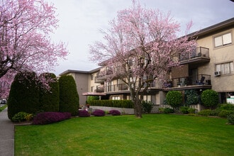 5400 204 St in Langley, BC - Building Photo - Building Photo