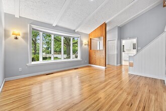 1293 Lewisham Dr in Mississauga, ON - Building Photo - Building Photo