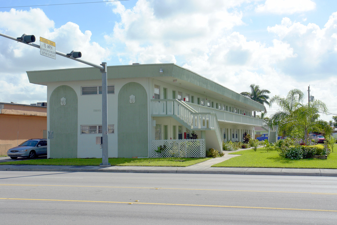 5895 W 16th Ave in Hialeah, FL - Building Photo