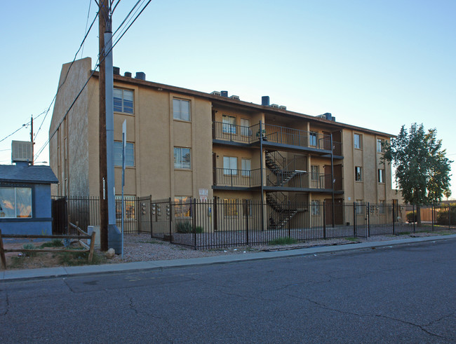 Hatcher Heights in Phoenix, AZ - Building Photo - Building Photo