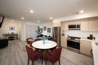 Barringway Place in Los Angeles, CA - Building Photo - Building Photo