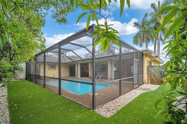 3441 N Hills Dr in Hollywood, FL - Building Photo - Building Photo