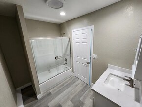 984 El Camino Dr in Costa Mesa, CA - Building Photo - Building Photo