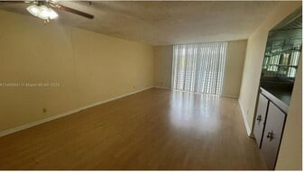 408 NW 68th Ave, Unit 205 in Plantation, FL - Building Photo