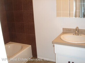 5029 Roosevelt Way NE in Seattle, WA - Building Photo - Building Photo