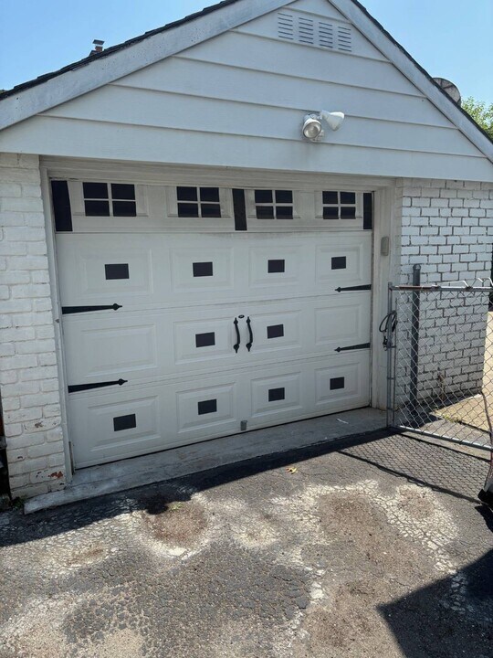 104 Ingraham Ln in New Hyde Park, NY - Foto de edificio