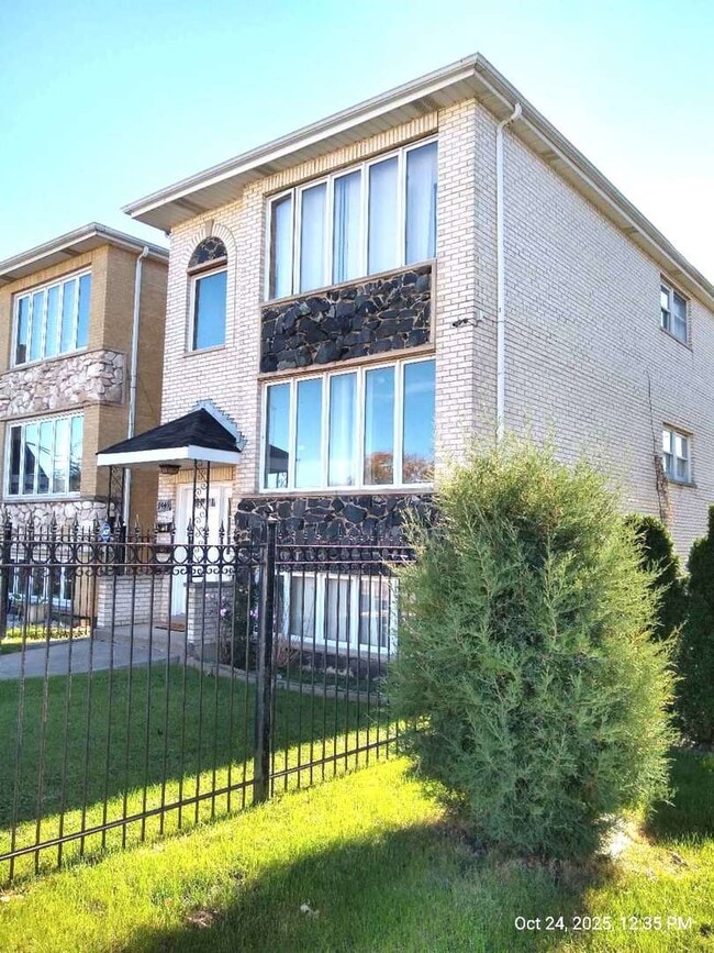 7445 W Belmont Ave in Chicago, IL - Building Photo - Building Photo