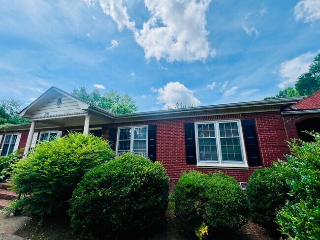 property at 3821 Rosehaven Dr