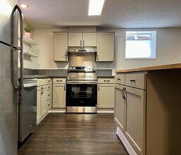 4415 SE Hawthorne Blvd in Portland, OR - Foto de edificio - Building Photo