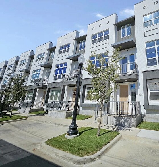 13325 Bee St, Unit 406 in Farmers Branch, TX - Foto de edificio - Building Photo