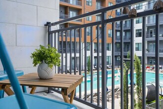 9127 Research Blvd in Austin, TX - Foto de edificio - Building Photo