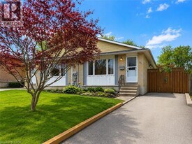 51 Woodlawn Ave in Brantford, ON - Building Photo