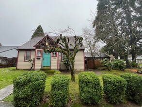 1139 NW Elm St in McMinnville, OR - Building Photo - Building Photo