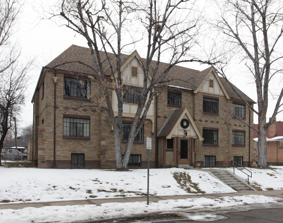 Helen May Apartments in Denver, CO - Building Photo