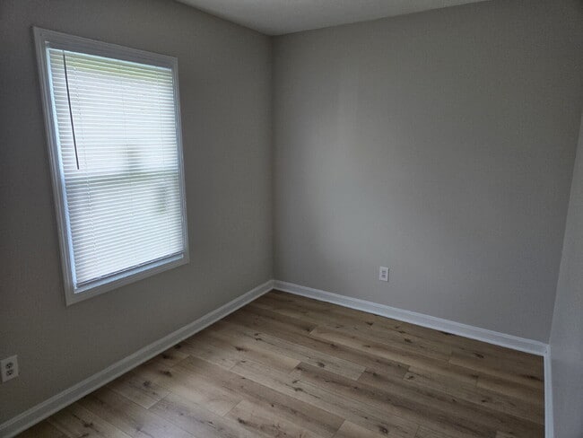 4803 E Indian Trail in Louisville, KY - Building Photo - Building Photo