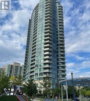 18 Holmes Ave in Toronto, ON - Building Photo