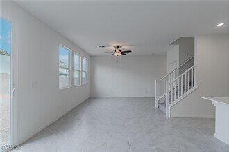 7000 Cottage Vis Ave in Las Vegas, NV - Building Photo - Building Photo