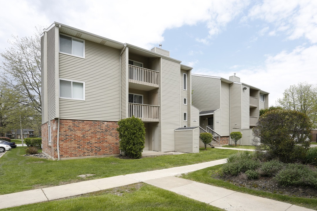 Governors House Apartments in University Park, IL - Foto de edificio