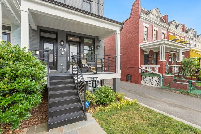 724 Taylor St NW in Washington, DC - Foto de edificio - Building Photo