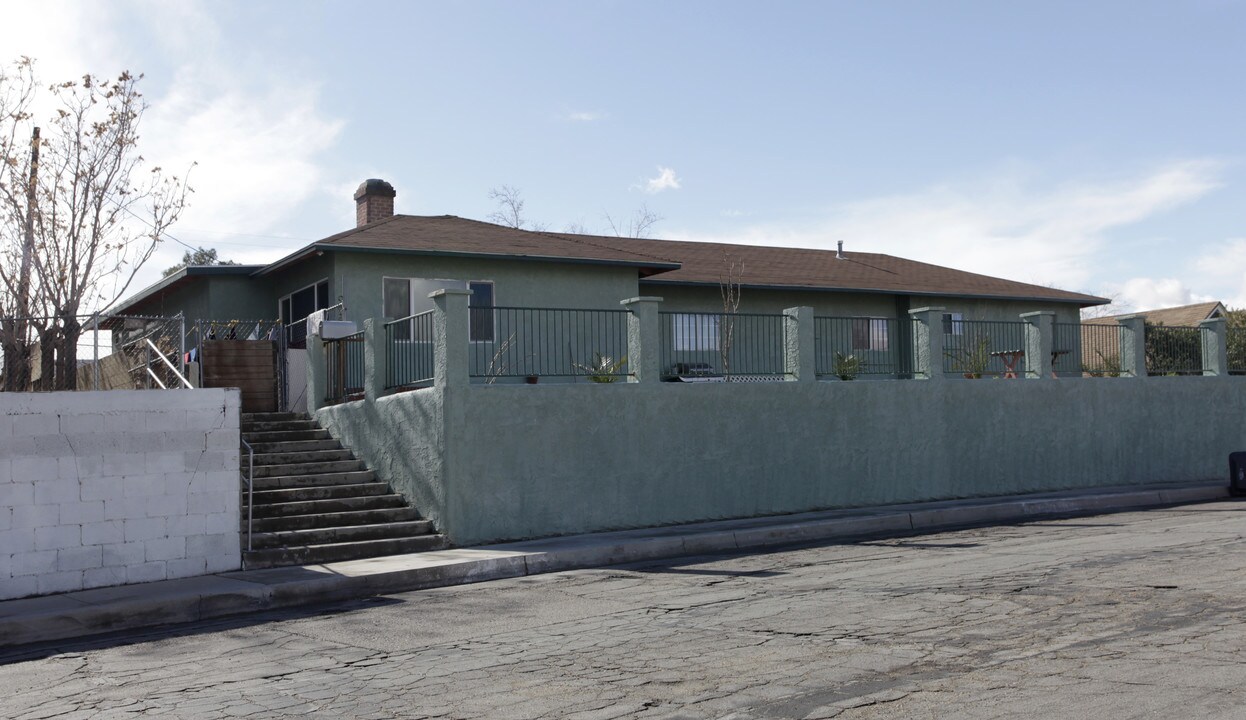 226 E Fredericks St in Barstow, CA - Building Photo