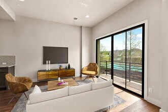 8260 Laflin Ln in Dallas, TX - Building Photo - Building Photo