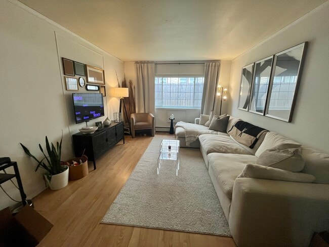 1733 N Cambridge Ave, Unit 108 in Milwaukee, WI - Building Photo - Building Photo