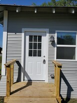 6823 Guyler St in Wallis, TX - Building Photo