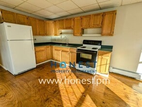 17 Mechanic St in Gardiner, ME - Building Photo - Building Photo