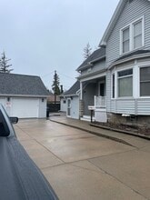 521 N Badger Ave, Unit Upper Level in Appleton, WI - Building Photo - Building Photo