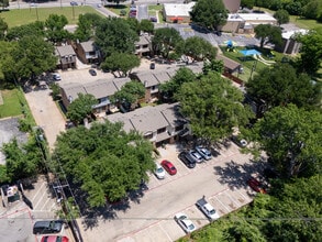 Round Rock Townhomes in Arlington, TX - Foto de edificio - Building Photo