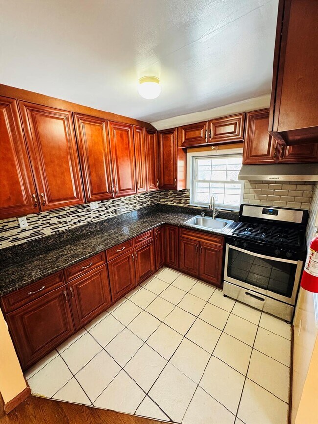 2448 Rockaway Fwy in Queens, NY - Building Photo - Building Photo