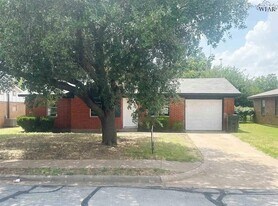 1708 Cimarron Trail in Wichita Falls, TX - Building Photo
