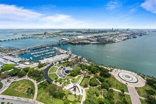 50 Biscayne Blvd in Miami, FL - Building Photo
