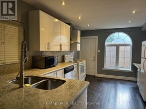1531 Queen St E in Toronto, ON - Building Photo - Building Photo