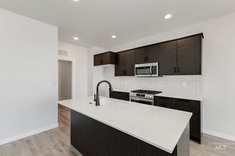 4256 E Kalinga St in Meridian, ID - Foto de edificio - Building Photo