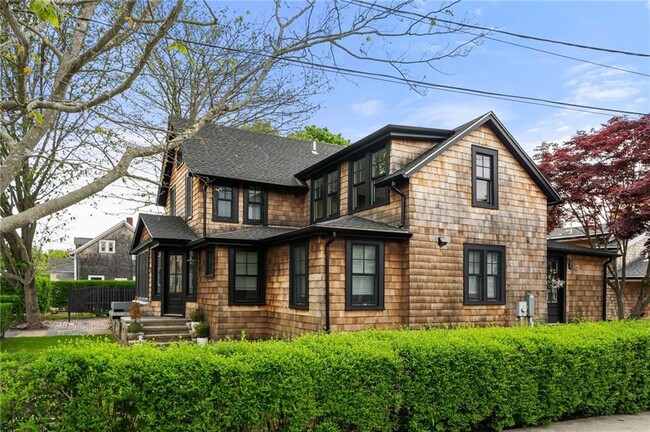 14 Robinson St in Narragansett, RI - Building Photo - Building Photo