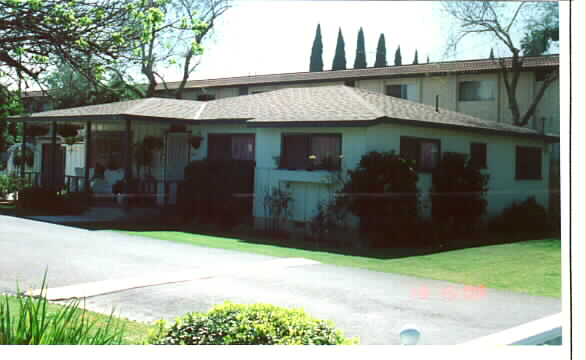 8332-8356 Whitaker St in Buena Park, CA - Foto de edificio - Building Photo