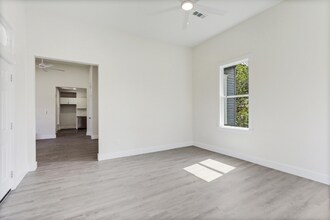 102 W Texas St in Denison, TX - Building Photo - Building Photo
