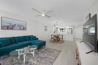 5 High Point Cir W in Naples, FL - Building Photo - Building Photo